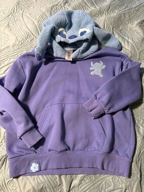 Hooded Pullover with Stitch